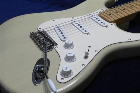 fender highway one stratocaster review.